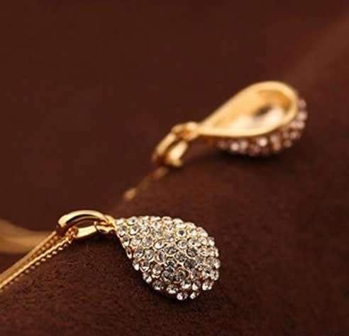 Beautiful Crystal Teardrop Pendant Necklace