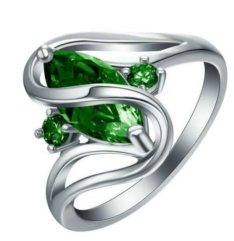 Stunning Green Crystal Fashion Ring - Size 9