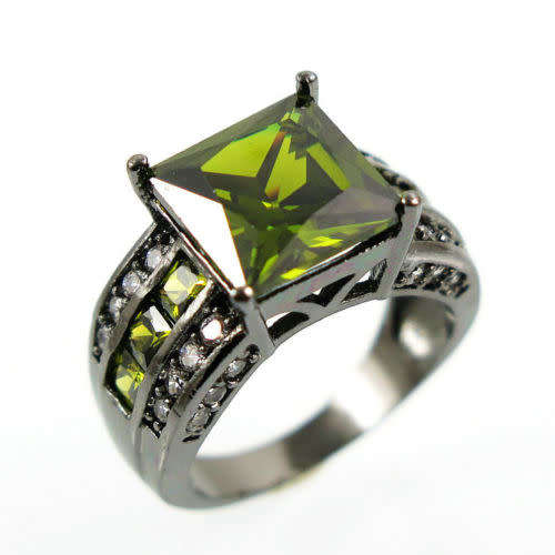 Stunning Olive Green Crystal Fashion Ring - Size 6