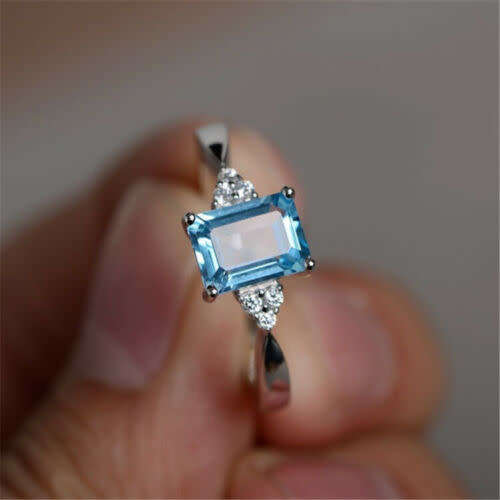 Stunning Blue Crystal Fashion Ring - Size 8
