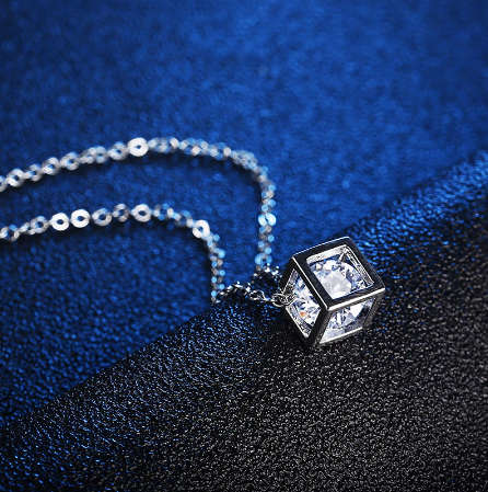 Luxurious Crystal Fashion Necklace