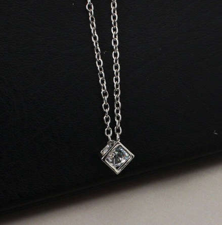 Luxurious Crystal Fashion Necklace