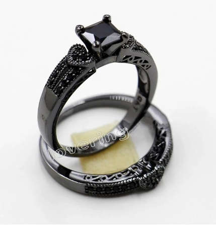 Beautiful Black Gold Filled Fashion Ring - Size 7