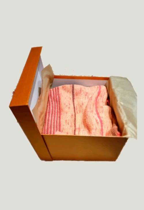 Shawl hand knitted (peach patterned)