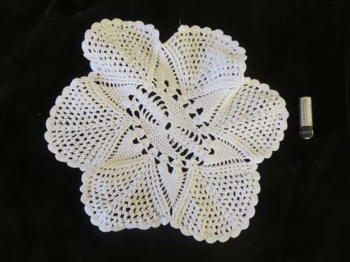 Crochet doily white 27cm