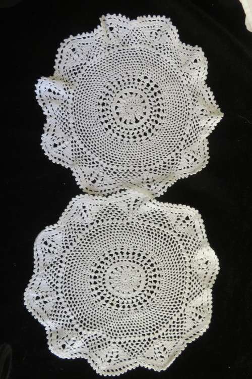 Set of two white doilies