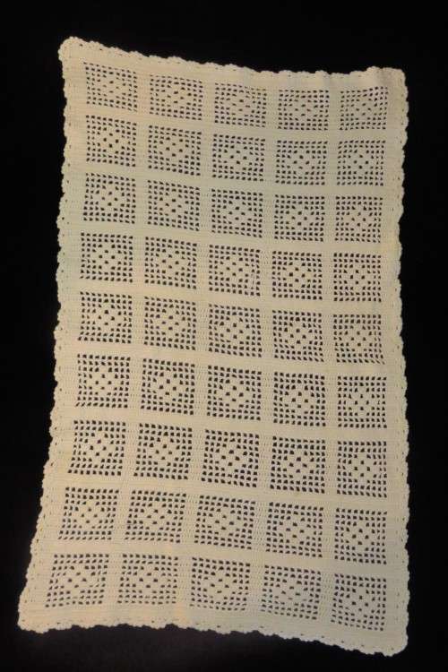 Cream crochet mat 46 x 31cm