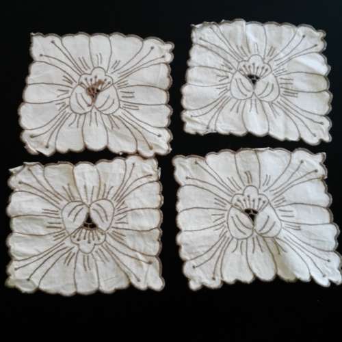 4 embroidered coasters - 12 x 14cm