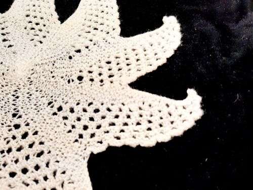 Star shape knitted white doilie 32 cm
