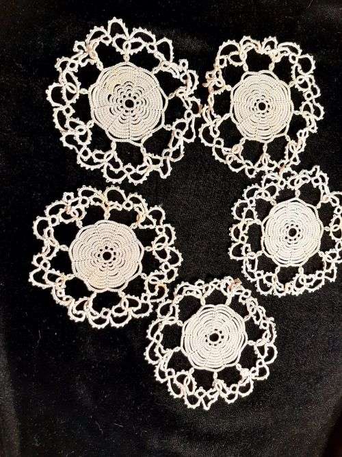 5 small tatted doilies - 11cm - very delicate - pale pink