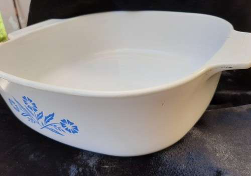 Corningware cornflower casserole/ oven dish  - A-2-B 2 liter - with lid - good condition