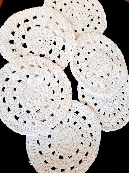 6 chunky white crochet table mats - 26cm - cotton