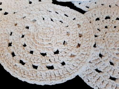 6 chunky white crochet table mats - 26cm - cotton