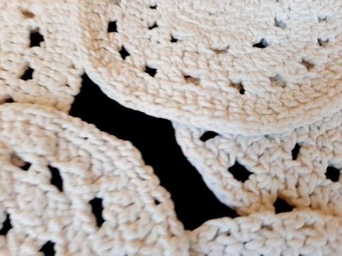 6 chunky white crochet table mats - 26cm - cotton