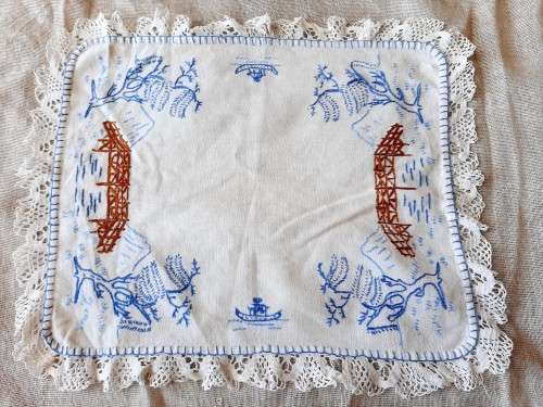 Small embroidered tray cloth - colourful - 30 x 30cm