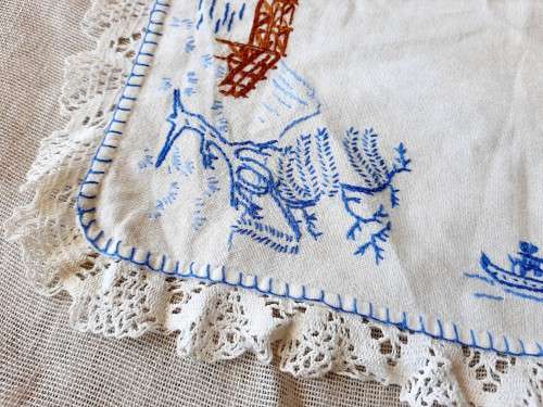 Small embroidered tray cloth - colourful - 30 x 30cm