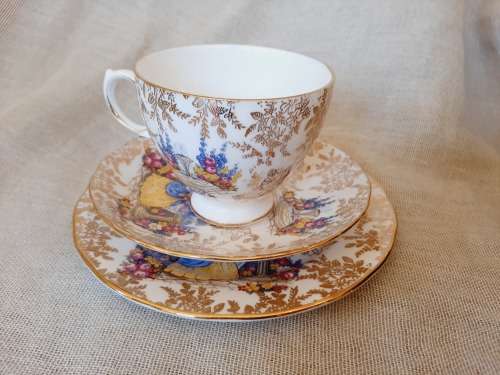 Queen Anne bone china -  pattern 8158 - trio