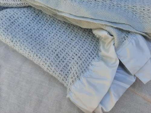 Light weave wool blanket - pale blue - single