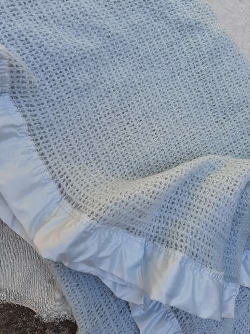 Light weave wool blanket - pale blue - single