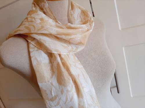 Elegant silk scarf - 160cm x 35 cm long - good condition