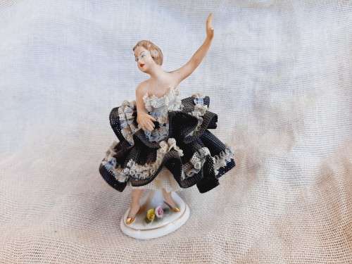 Dresden dancer - damaged - 10cm x 8cm.