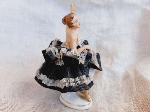 Dresden dancer - damaged - 10cm x 8cm.