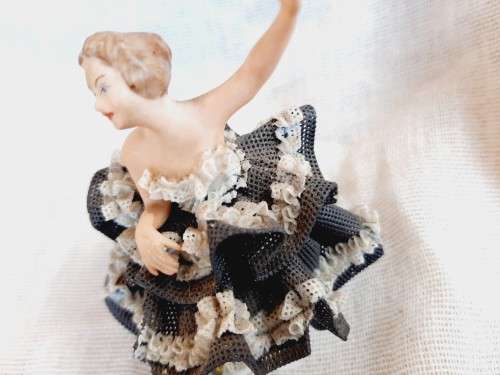 Dresden dancer - damaged - 10cm x 8cm.