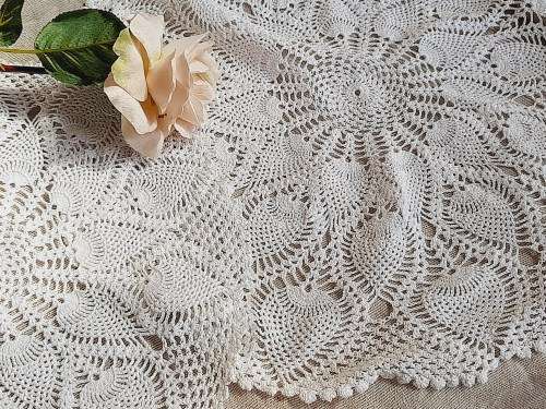 Large crochet doilies 35 and 48 cm - white cotton - pineapple design