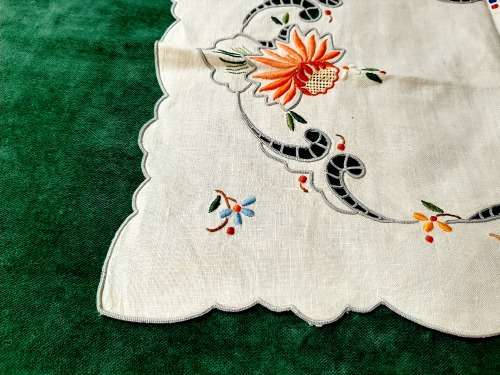 Embroidered tray cloth - linen - cream  25 x 41 cm