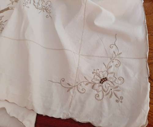 Hand embroidered tablecloth (120 x 150cm)