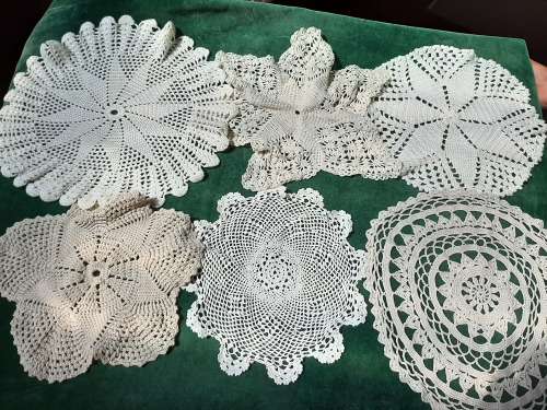 Lot of 6 doilies 25-30 cm