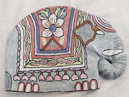Stunning, heavily embroidered tea cosy - 38 x 38cm