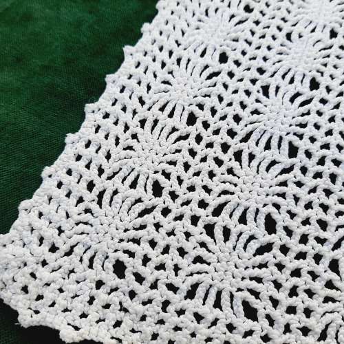 Crochet mat - acryllic yarn - 25 x 32 cm