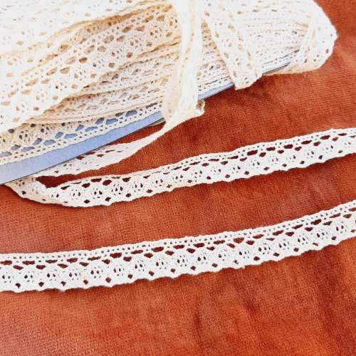 Cotton lace trim - 1.5 cm wide -  natural cotton colour - price per metre