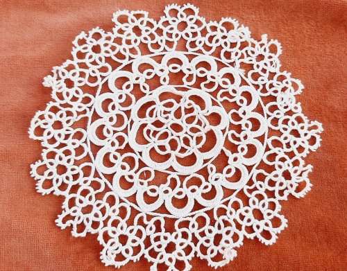 Tatted (tatting) doilie - pale pink 17cm