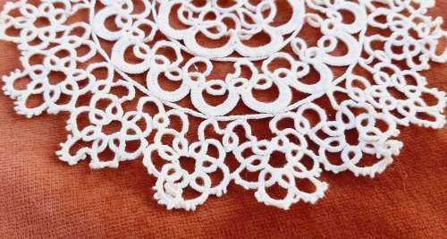 Tatted (tatting) doilie - pale pink 17cm