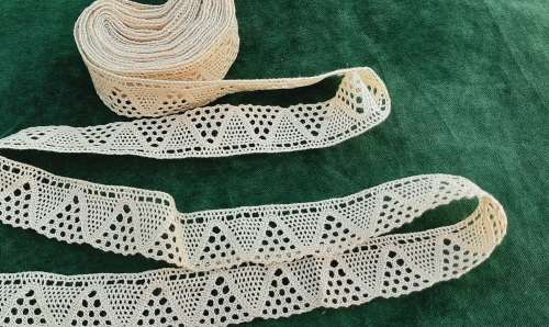 Trim  - beige colour - 1 piece - over 4m (2.5cm wide)