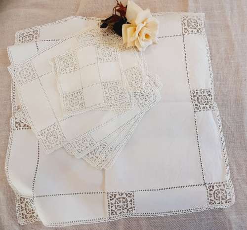 Set of reticella lace and linen mats