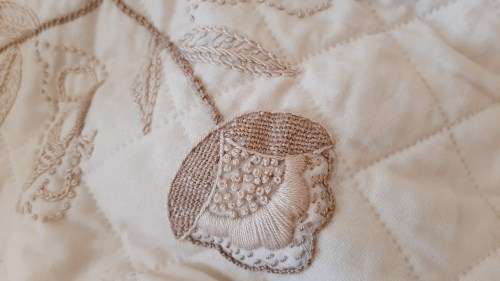 Lovely cream quilt - embroidered - square 180 x 180cm - good condition