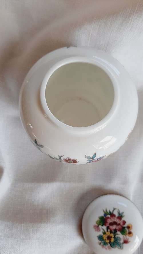 Small Coalport ginger jar - Ming Rose - 9cm high, 9cm wide
