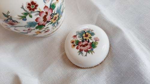 Small Coalport ginger jar - Ming Rose - 9cm high, 9cm wide
