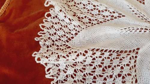 Round, white, knitted doily/doilie -45 cm
