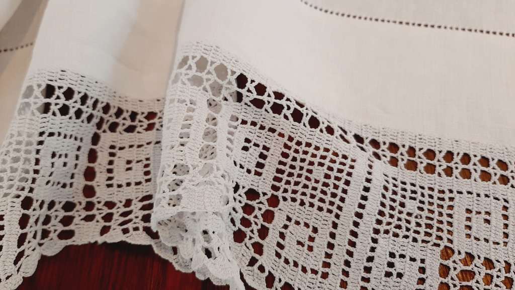 White linen tablecloth with filet crochet edging- square - 95 x 95cm