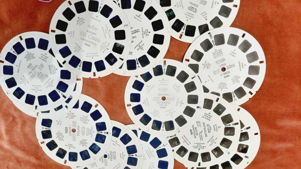 15 View-master discs - tourist themes (Paris, Italy, Switzerland etc)