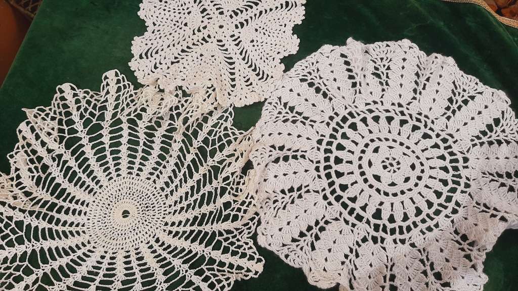3 doilies - white - 23, 24 and 36cm diameter