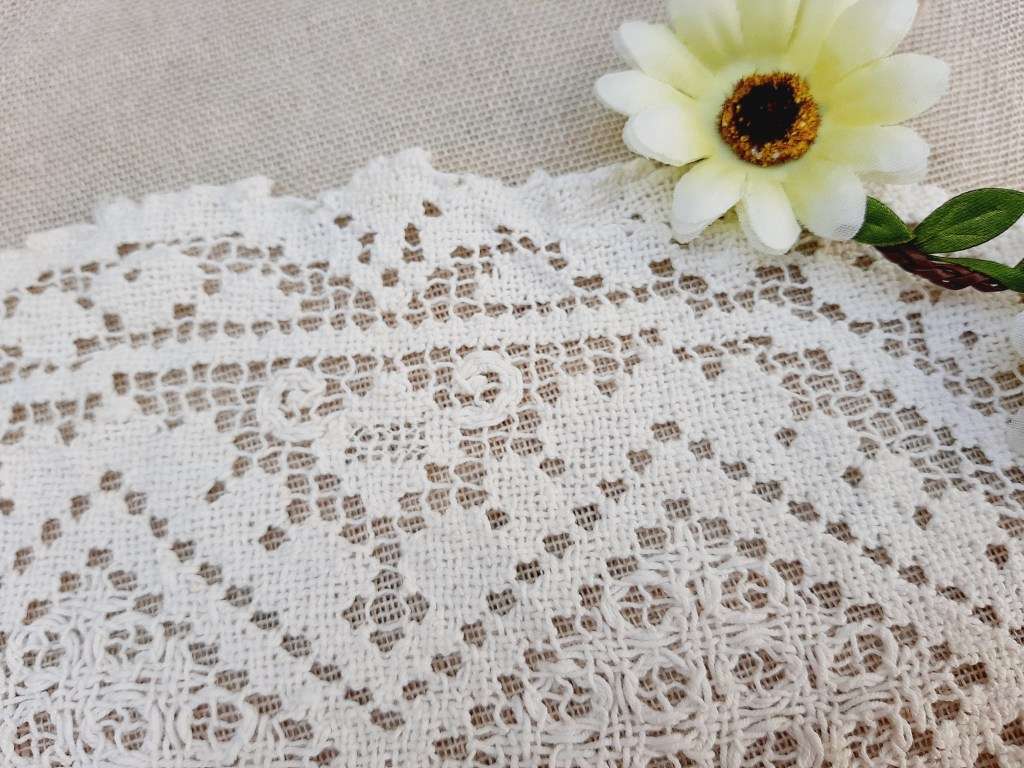 Hand knotted filet lace doilie mat - 30 x 20cm