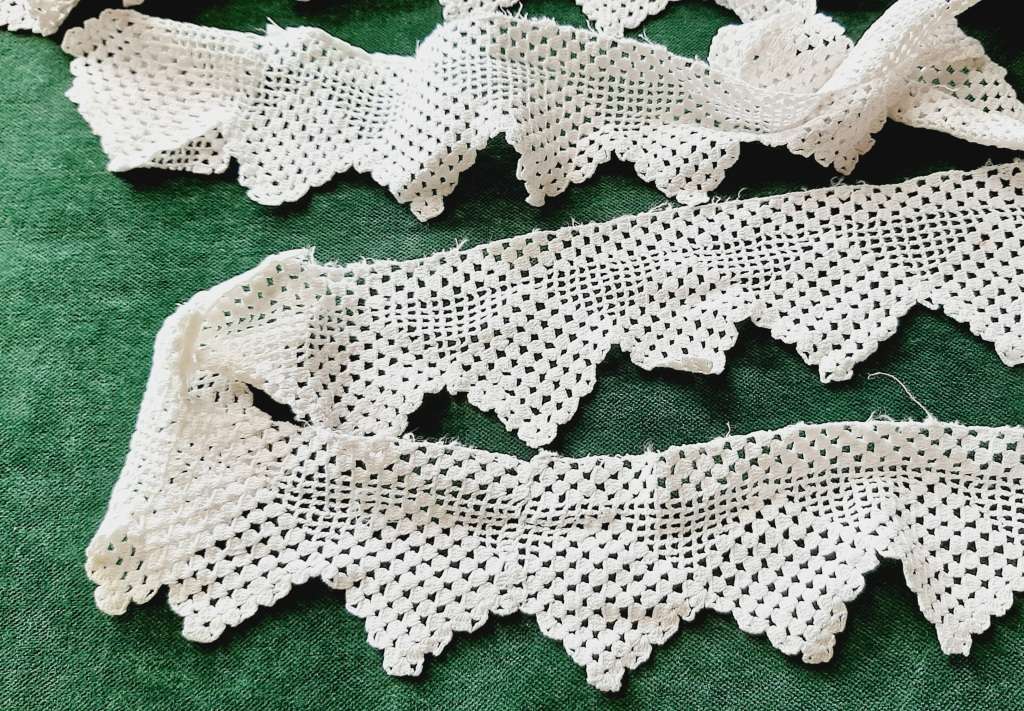 Salvaged lace edging - 2.5 metres x 5.5cm wide