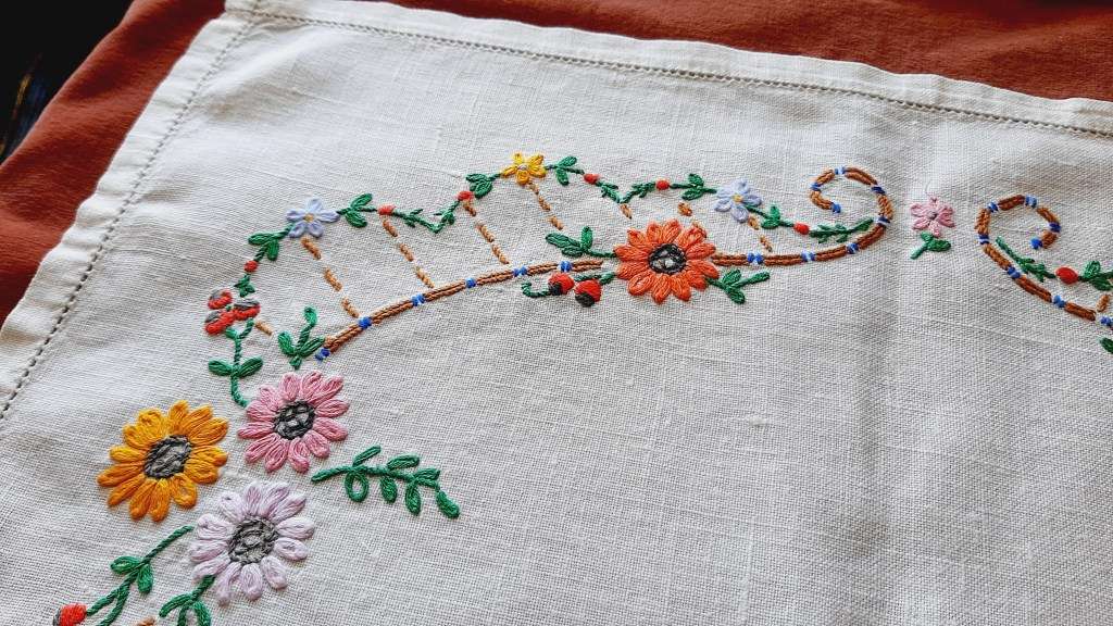 Embroidered tray cloth - linen - white - 33 x 48 cm