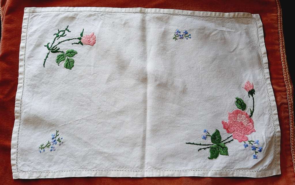 Embroidered tray cloth - linen - satin stitich roses 32 x 46 cm