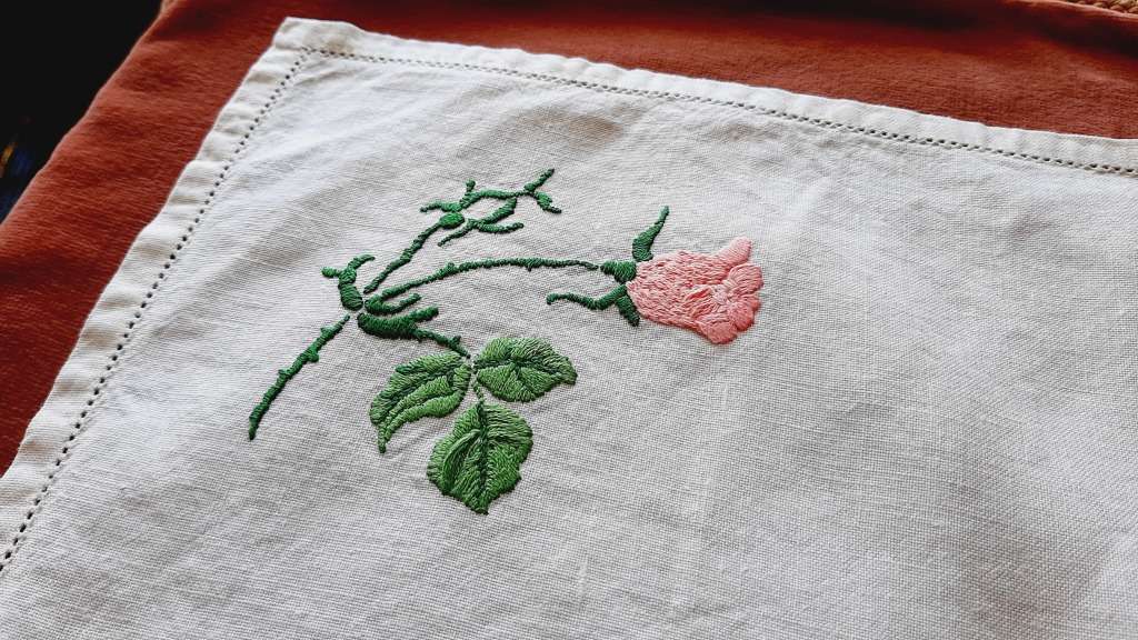 Embroidered tray cloth - linen - satin stitich roses 32 x 46 cm